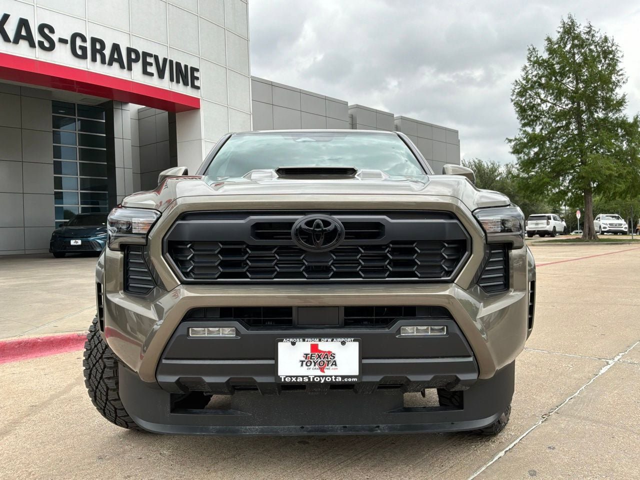 Used 2025 Toyota Tacoma TRD Sport image 3