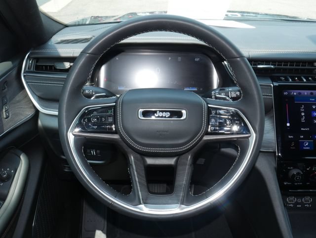 Used 2025 Jeep Grand Cherokee Overland w/ Luxury Tech Group IV AWD/4WD image 19