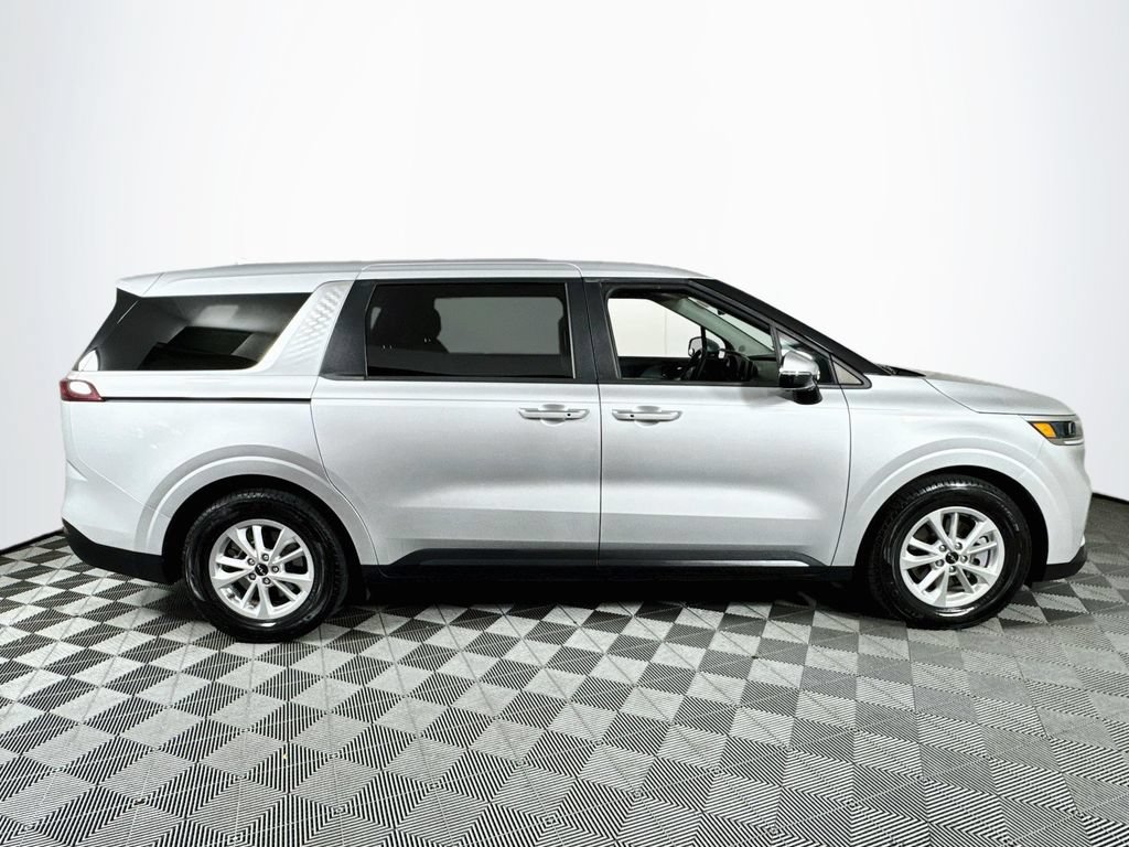 Used 2023 Kia Carnival LX w/ Paint Protection Package FWD image 8