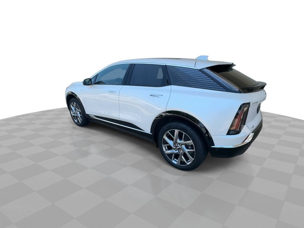 Certified 2025 Cadillac Optiq Luxury 2 w/ LPO, Floor Liner Package AWD/4WD image 6