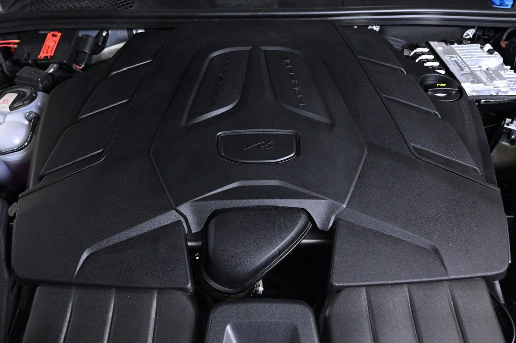 Certified 2025 Porsche Cayenne Coupe image 25