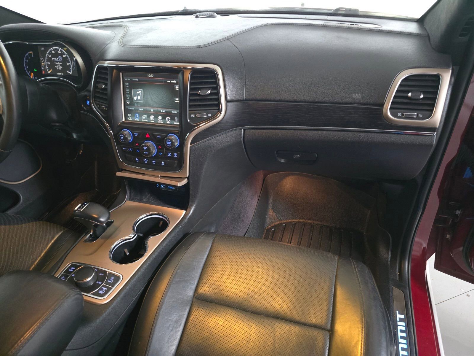 Used 2015 Jeep Grand Cherokee Summit w/ Platinum Series Group AWD/4WD image 25