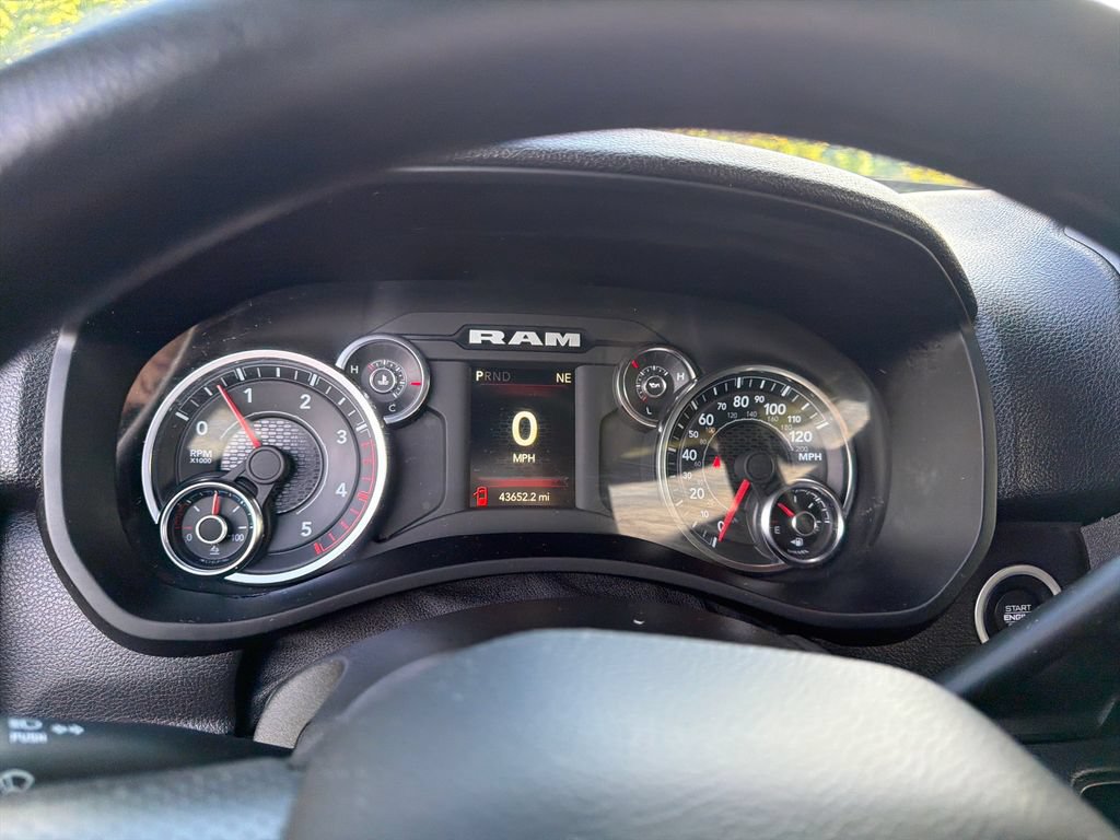 Used 2024 RAM 3500 Tradesman w/ Chrome Appearance Group AWD/4WD image 16
