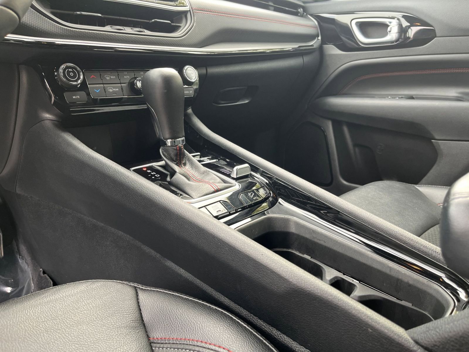 Used 2025 Jeep Compass Trailhawk w/ Trailer Tow Group image 41