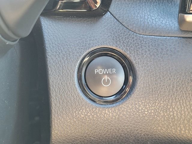 Used 2025 Toyota Camry SE w/ Convenience Package image 18