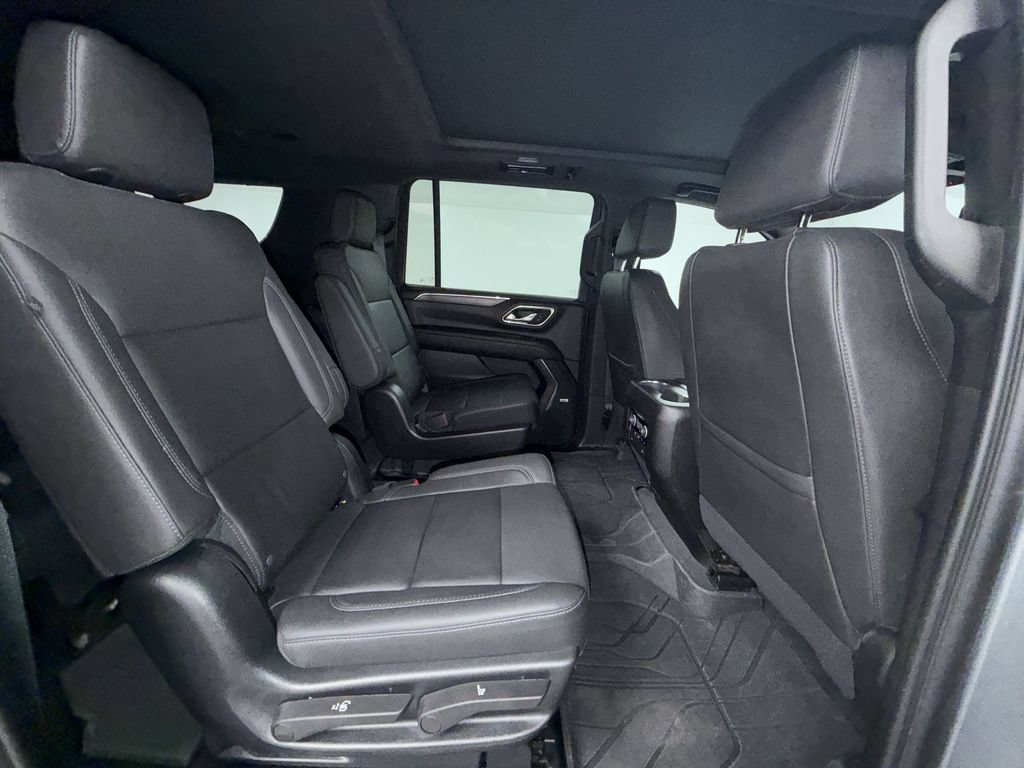 Used 2023 Chevrolet Suburban Z71 w/ Luxury Package AWD/4WD image 16
