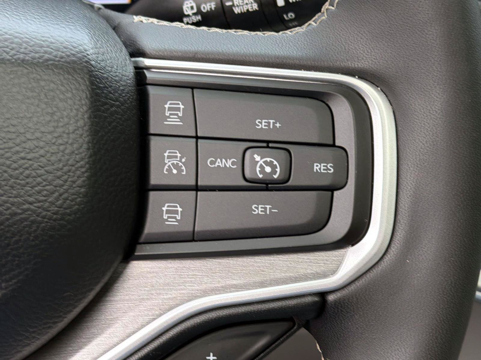 Used 2025 Jeep Wagoneer 4WD w/ Premium Group I image 19