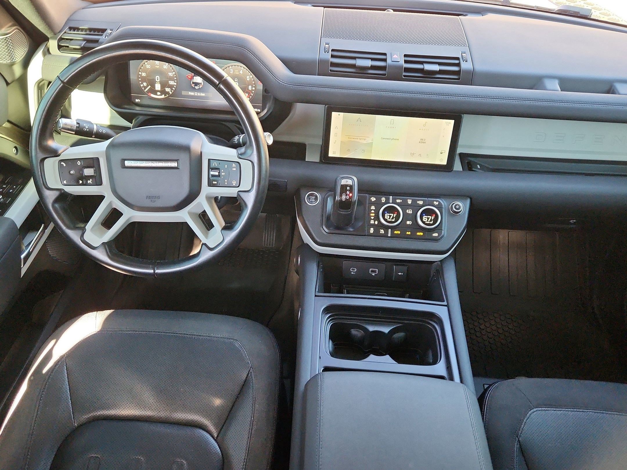 Used 2020 Land Rover Defender 110 SE image 13