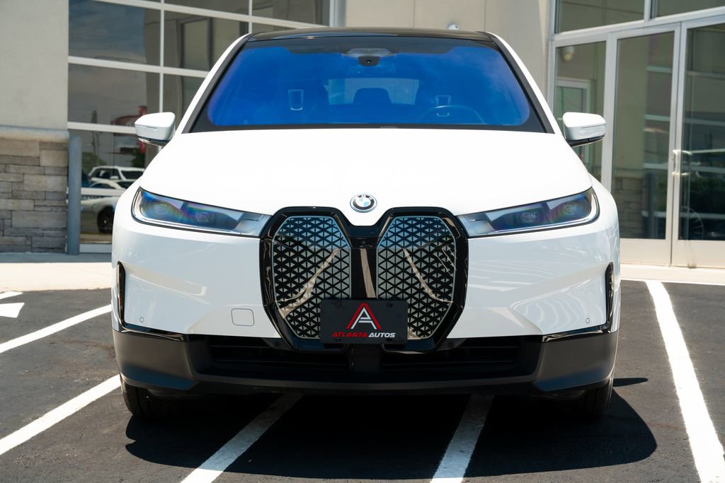 Used 2024 BMW iX xDrive50 w/ Premium Package AWD/4WD image 4