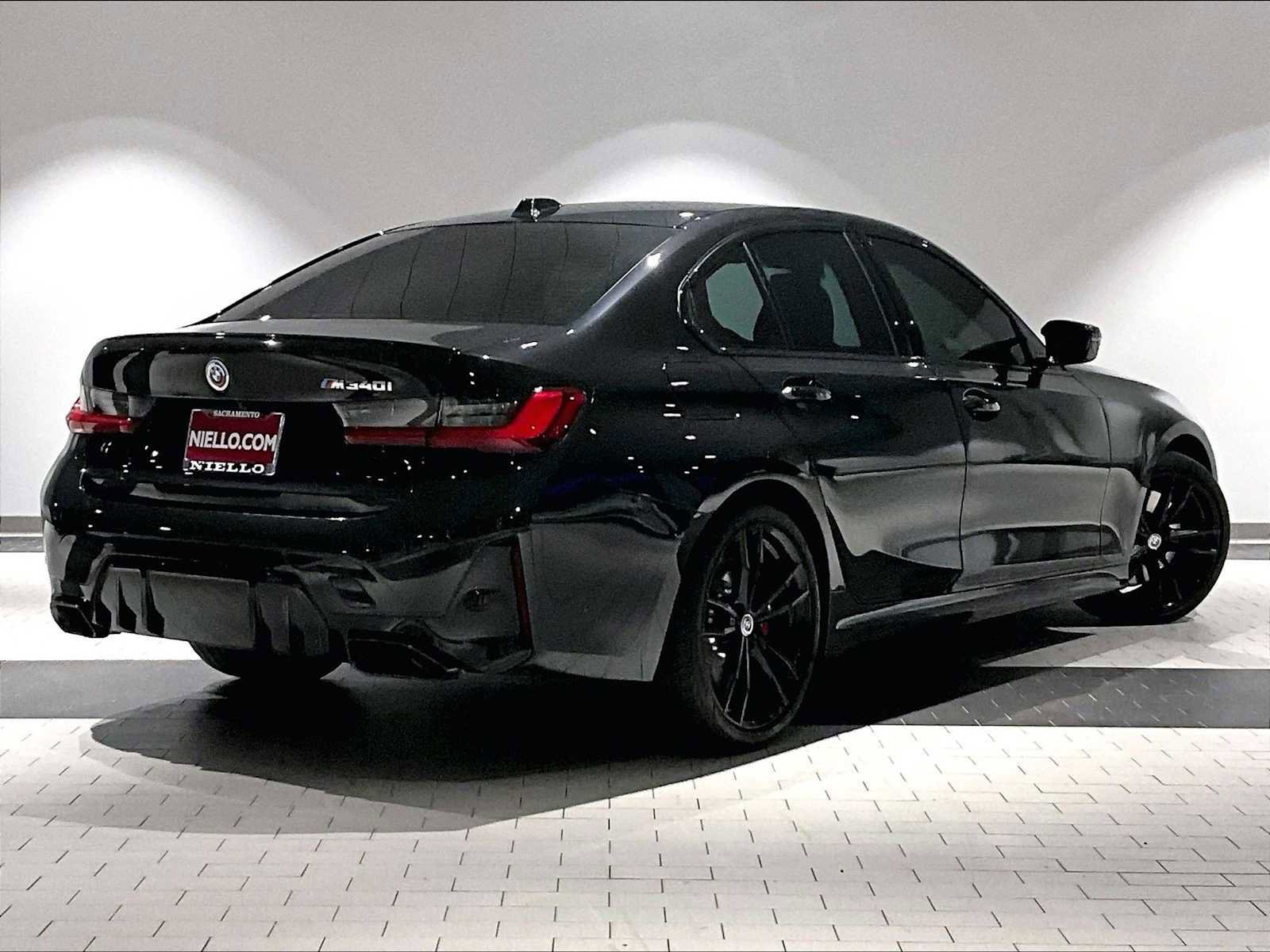 Used 2023 BMW M340i w/ Premium Package image 10