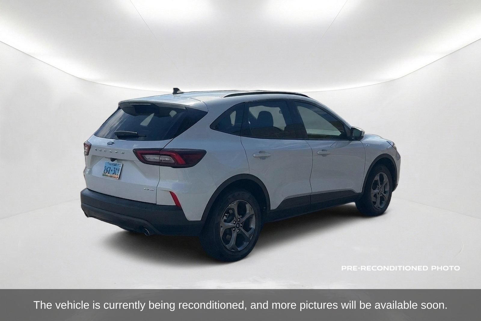 Used 2025 Ford Escape ST-Line Select AWD/4WD image 6