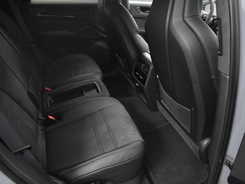 Certified 2024 Porsche Cayenne Turbo GT AWD/4WD image 9
