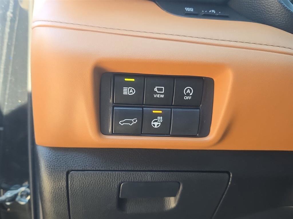 Used 2023 Toyota Highlander Platinum image 18