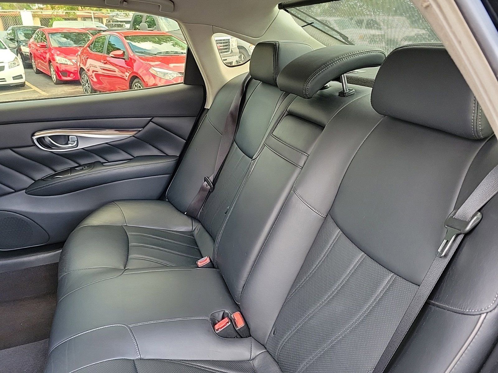 Used 2015 INFINITI Q70 L 5.6 AWD/4WD image 12