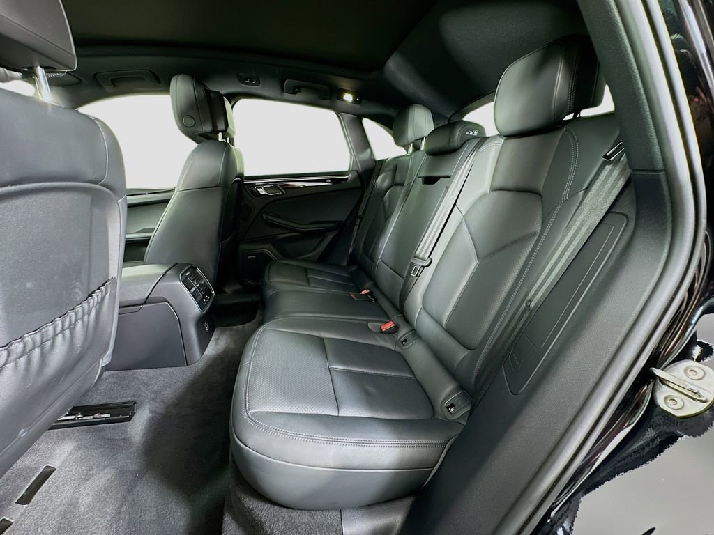 Certified 2024 Porsche Macan AWD/4WD image 24