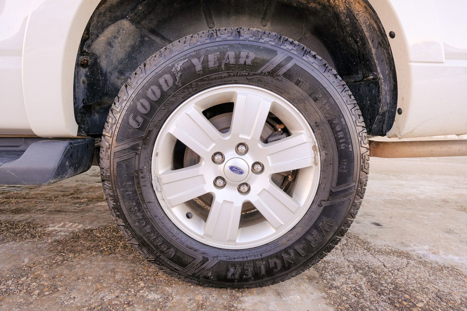 Used 2010 Ford Explorer XLT image 38