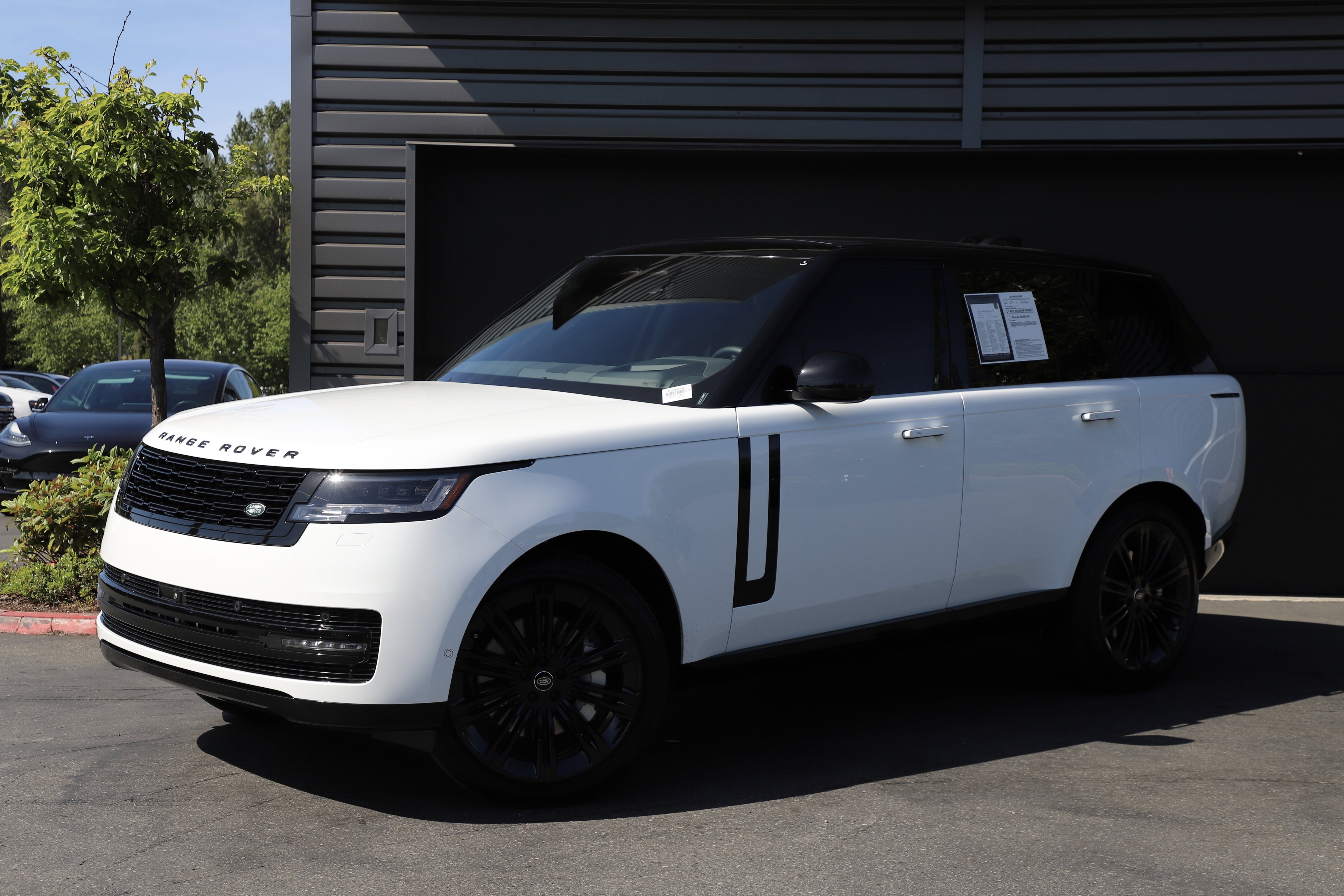 Certified 2025 Land Rover Range Rover SE AWD/4WD video 1