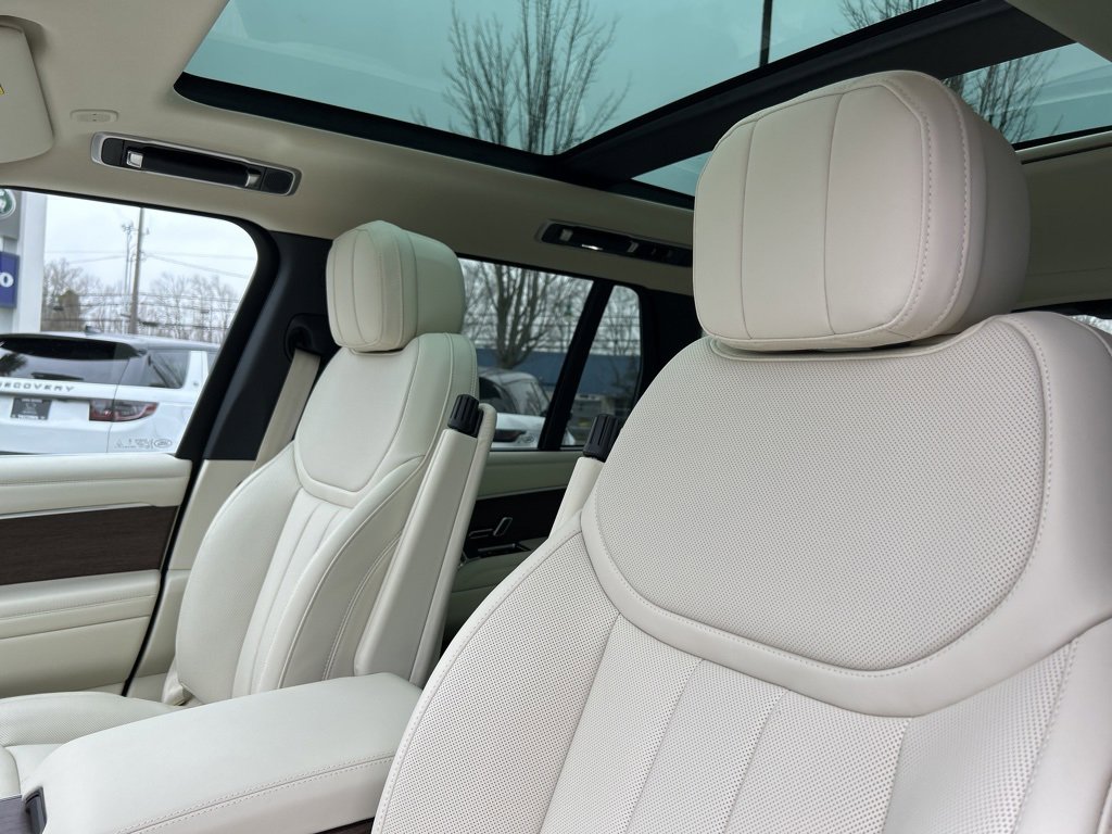 New 2025 Land Rover Range Rover SE image 14