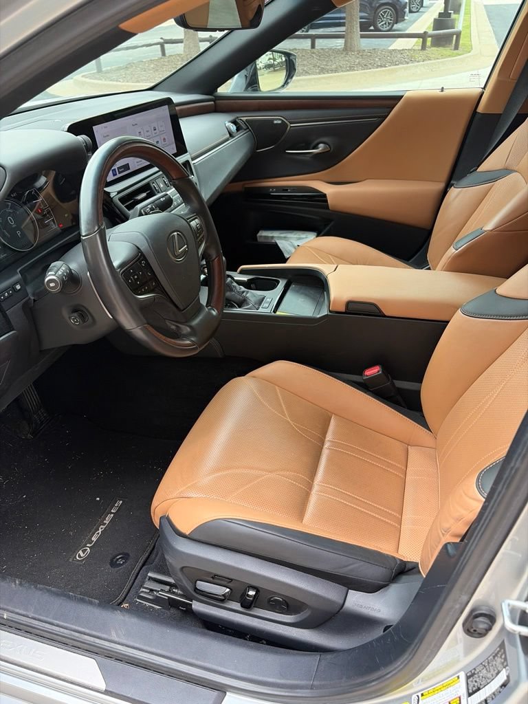 Used 2024 Lexus ES 300h Ultra Luxury w/ Accessory Package (Z2) FWD image 3