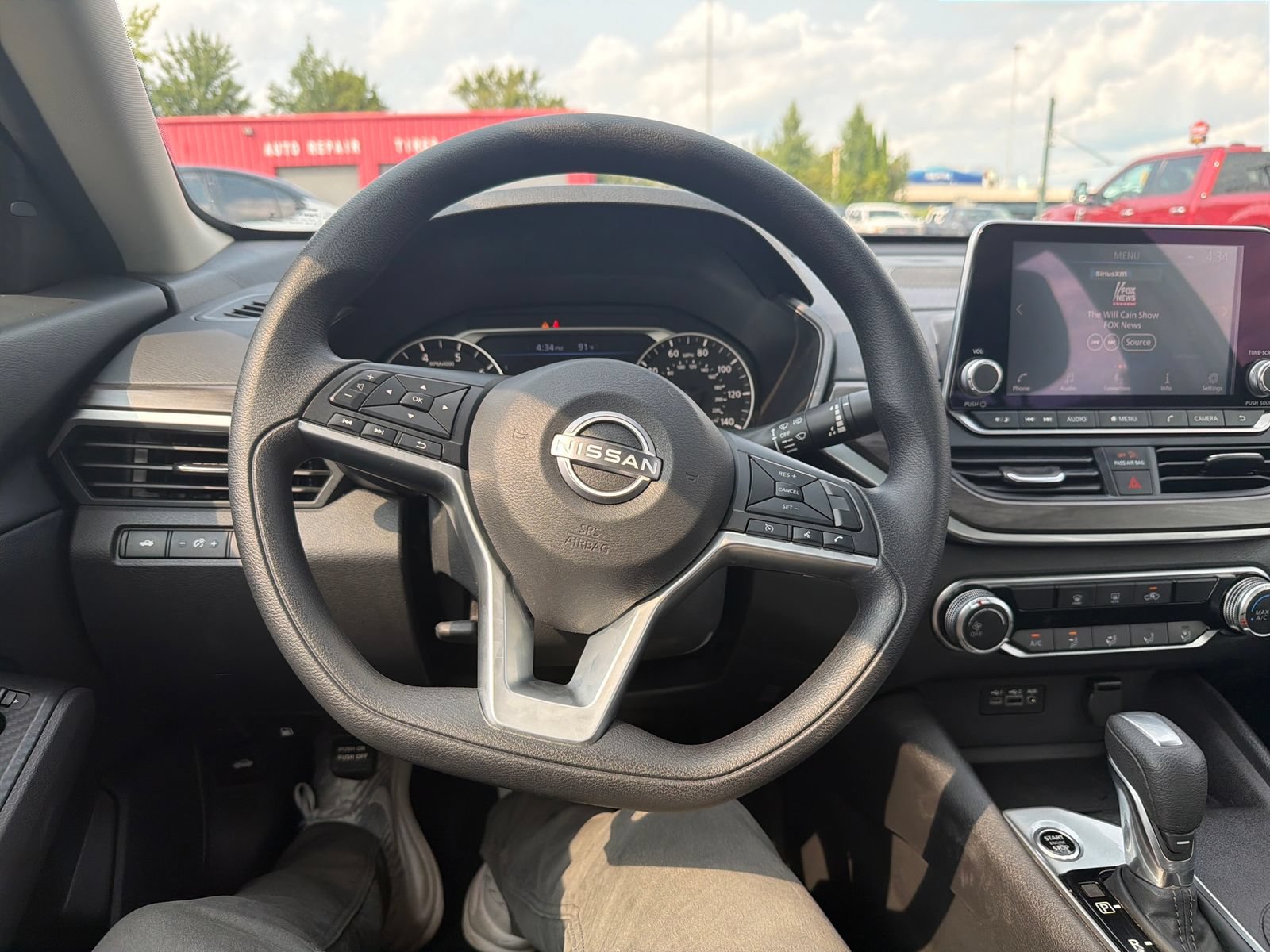 Used 2025 Nissan Altima 2.5 SV FWD image 16
