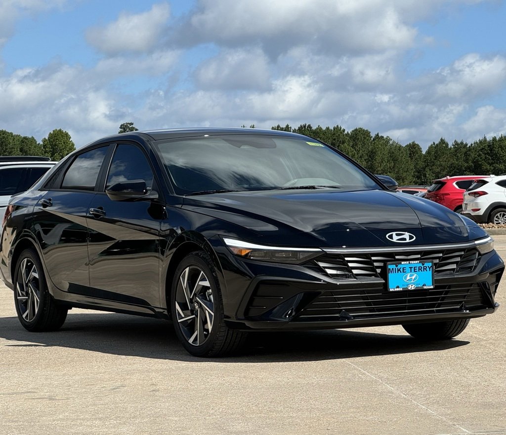 New 2025 Hyundai Elantra Sport image 7