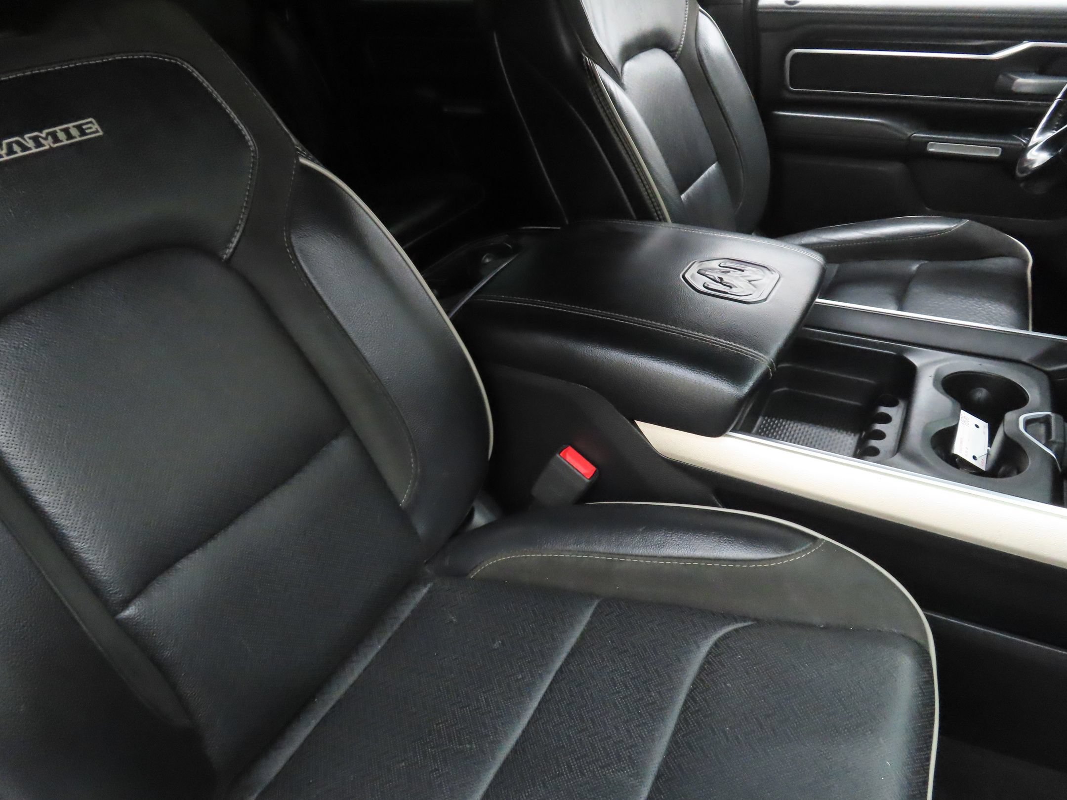 Used 2019 RAM 1500 Laramie w/ Sport Appearance Package AWD/4WD image 25