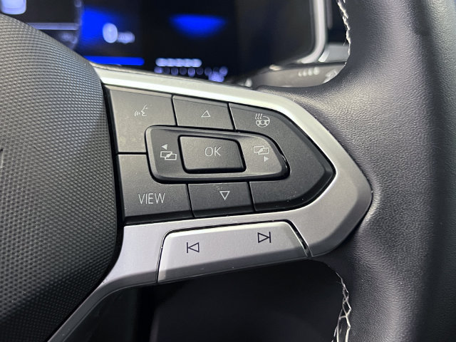 Certified 2025 Volkswagen Taos SE FWD image 21