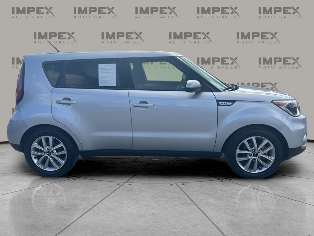 Used 2019 Kia Soul + image 6