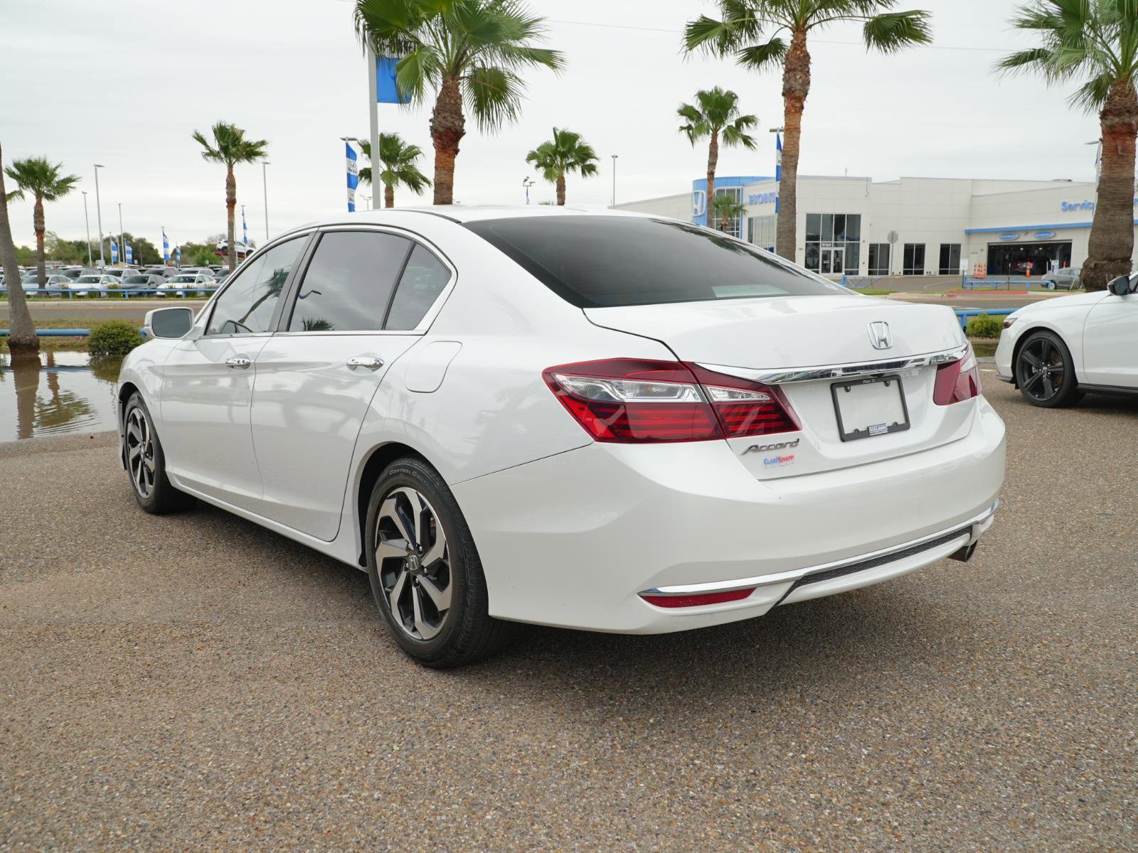 Used 2017 Honda Accord EX-L image 8