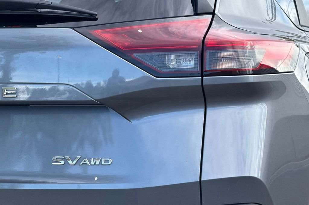 Used 2023 Nissan Rogue SV image 25