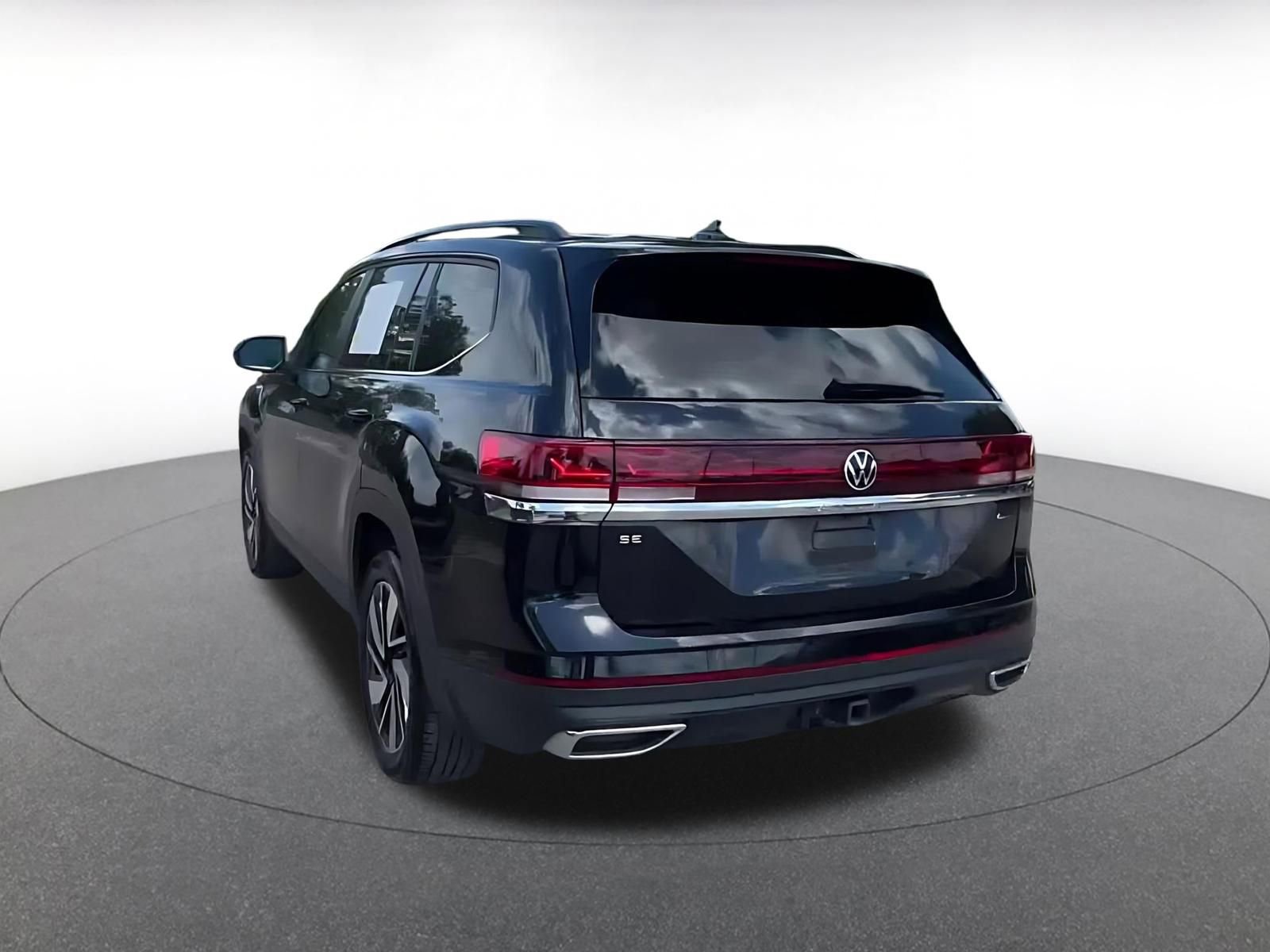 Used 2025 Volkswagen Atlas SE AWD/4WD image 11
