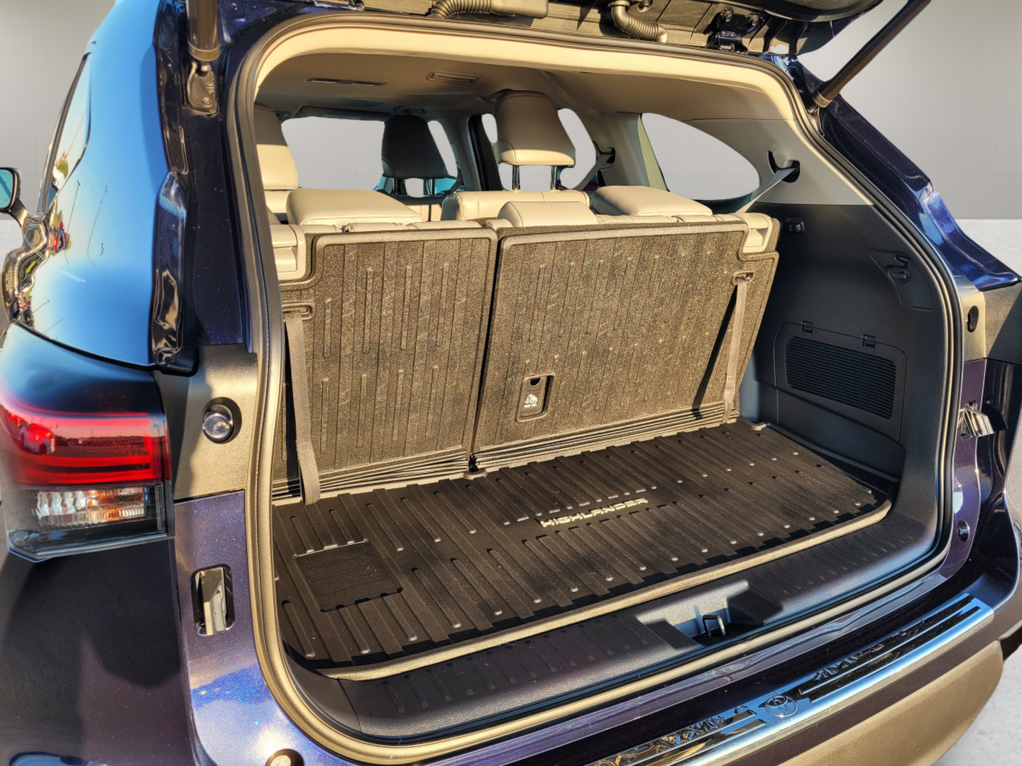 Used 2020 Toyota Highlander XLE AWD/4WD image 26