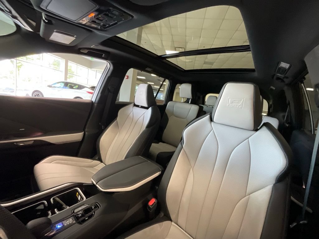 Used 2025 Lexus TX 500h AWD w/ Technology Package image 11