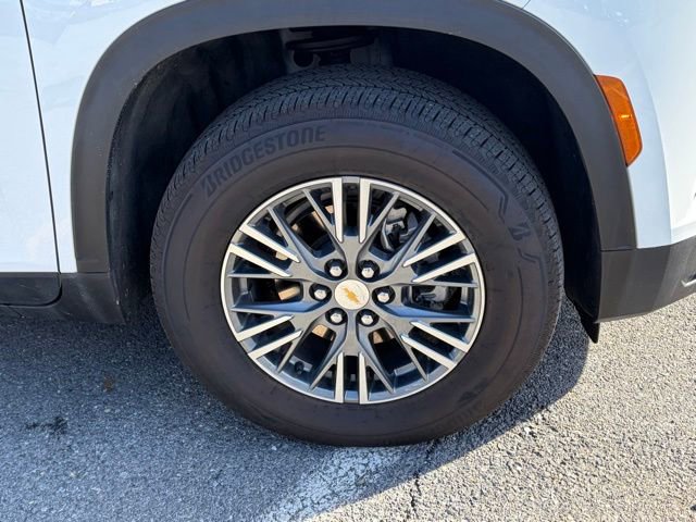 Used 2025 Chevrolet Traverse LT image 11