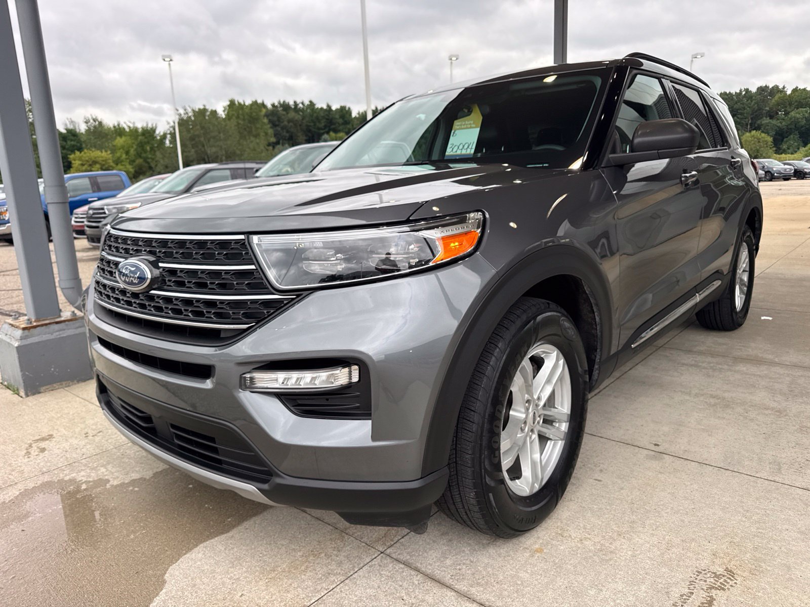 Certified 2023 Ford Explorer XLT w/ Equipment Group 202A AWD/4WD image 3