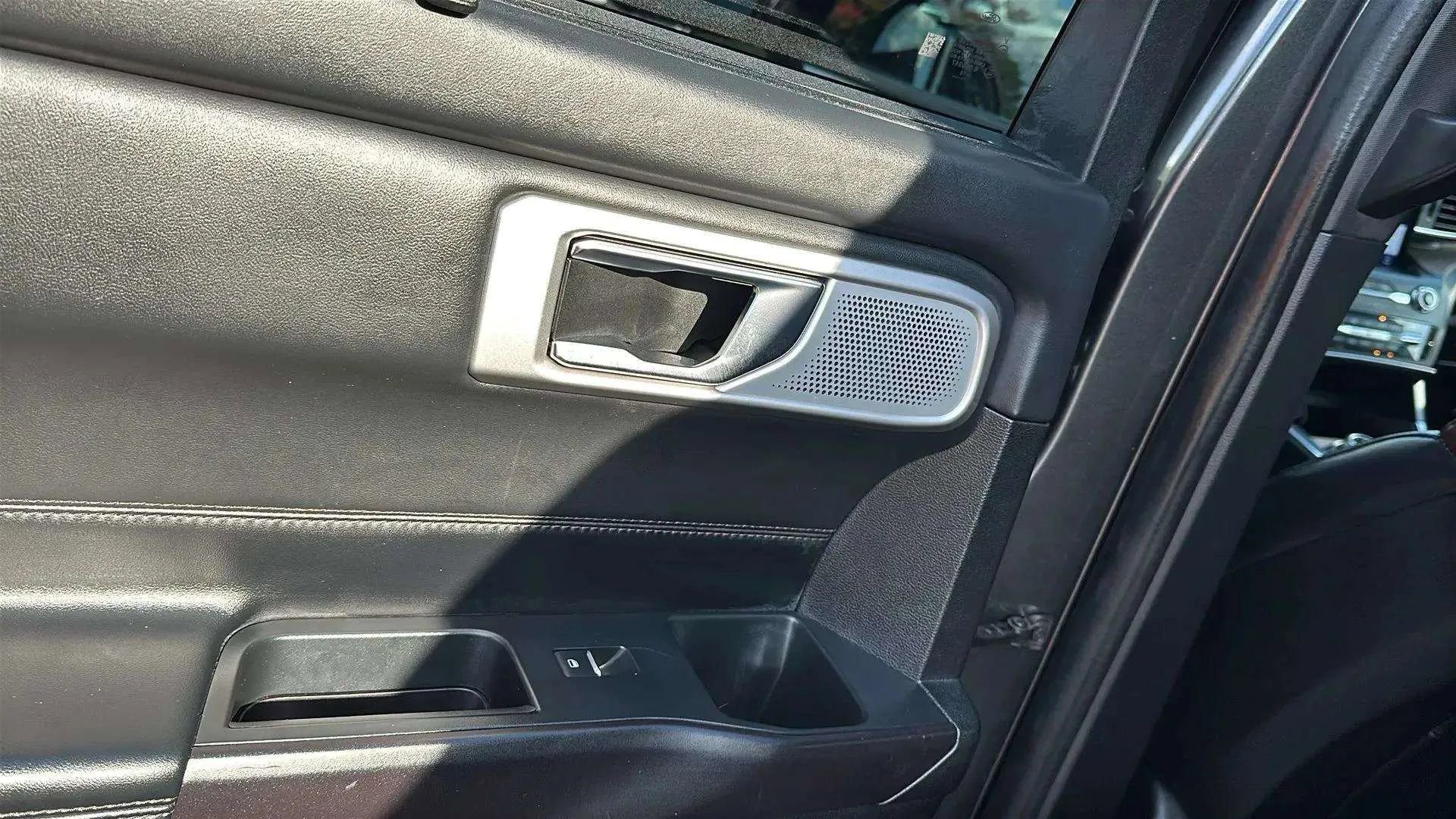 Used 2020 Ford Explorer Platinum w/ Premium Technology Package image 20