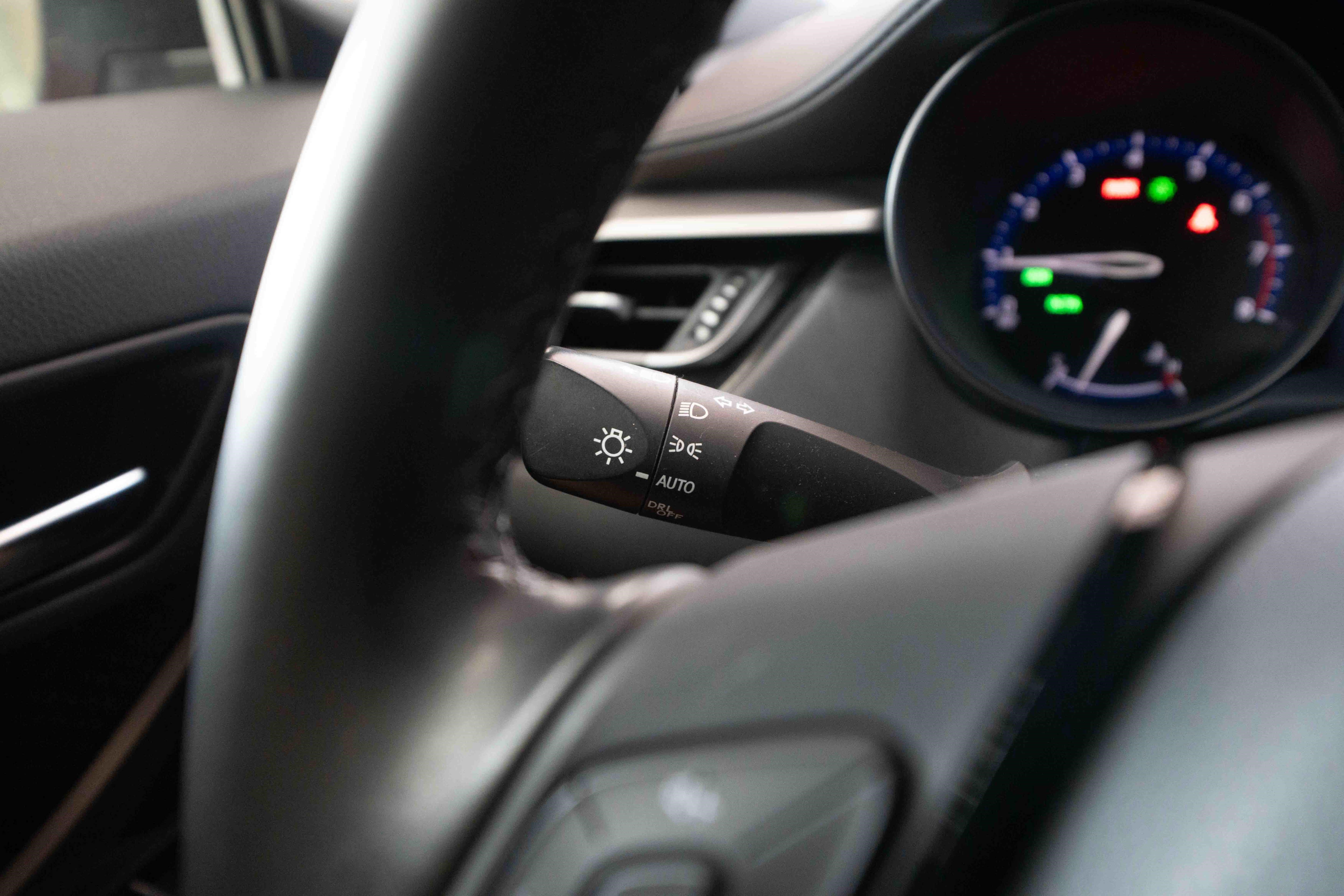 Used 2019 Toyota C-HR Limited FWD image 13