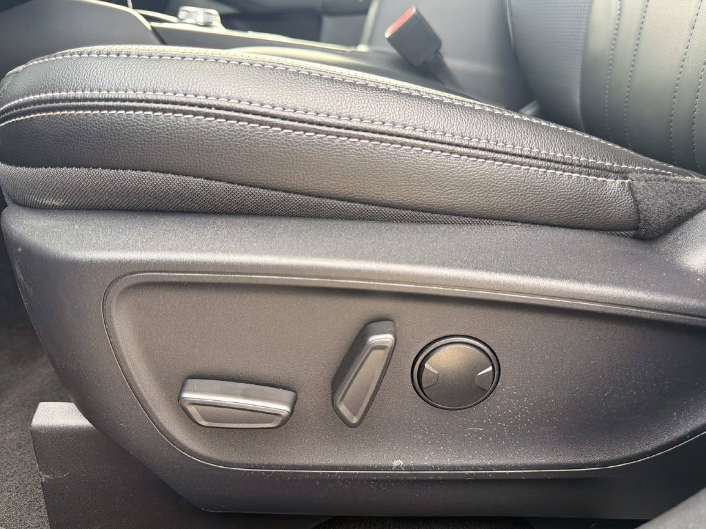 New 2025 Ford Escape SE w/ PHEV Premium Package FWD image 12