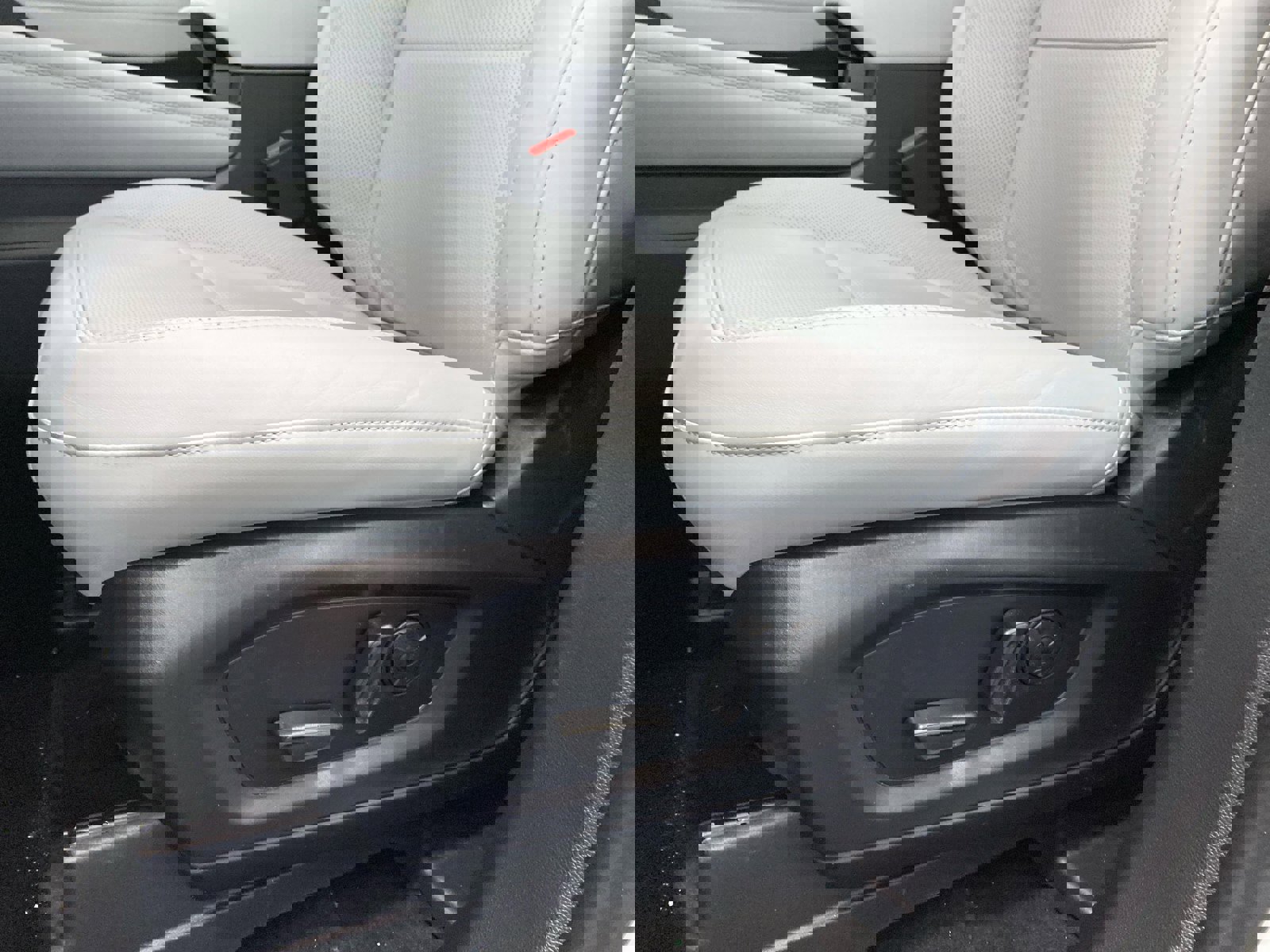 New 2026 Ford Explorer Platinum w/ LUX Leather Package image 25