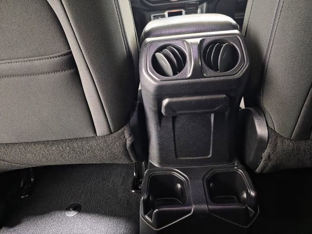 Used 2018 Jeep Wrangler Unlimited Sport image 29