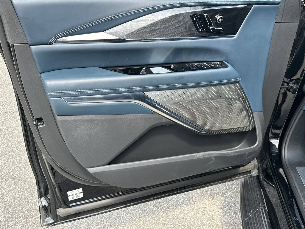 Certified 2025 Cadillac Escalade IQ Luxury 2 AWD/4WD image 10
