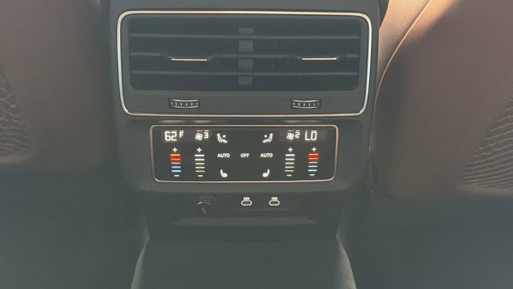 Used 2023 Audi Q8 Premium Plus image 35