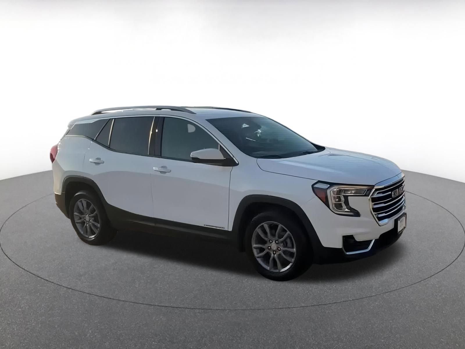 Used 2023 GMC Terrain SLT image 2