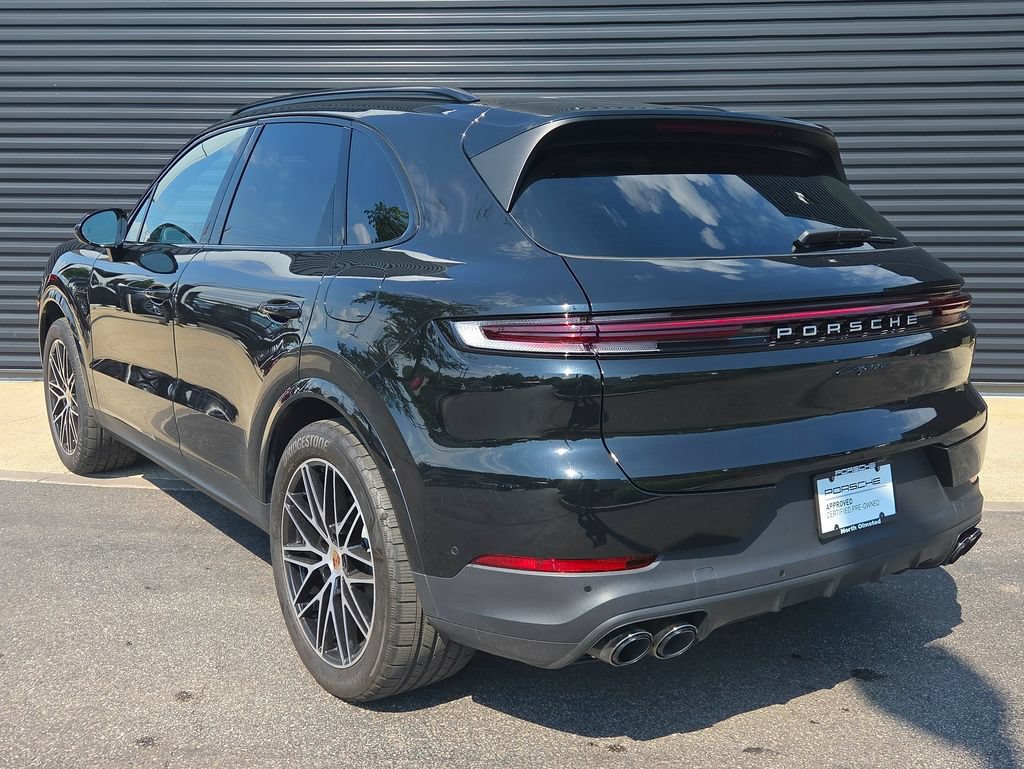 Certified 2025 Porsche Cayenne E-Hybrid AWD/4WD image 3