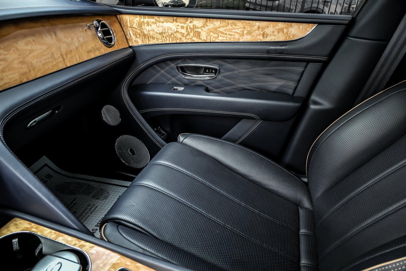 Certified 2023 Bentley Bentayga Extended Wheelbase AWD/4WD image 43