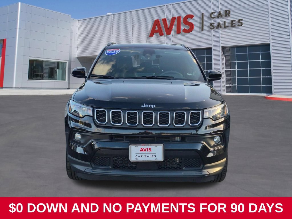 Used 2025 Jeep Compass Latitude w/ Sun & Sound Group AWD/4WD image 2
