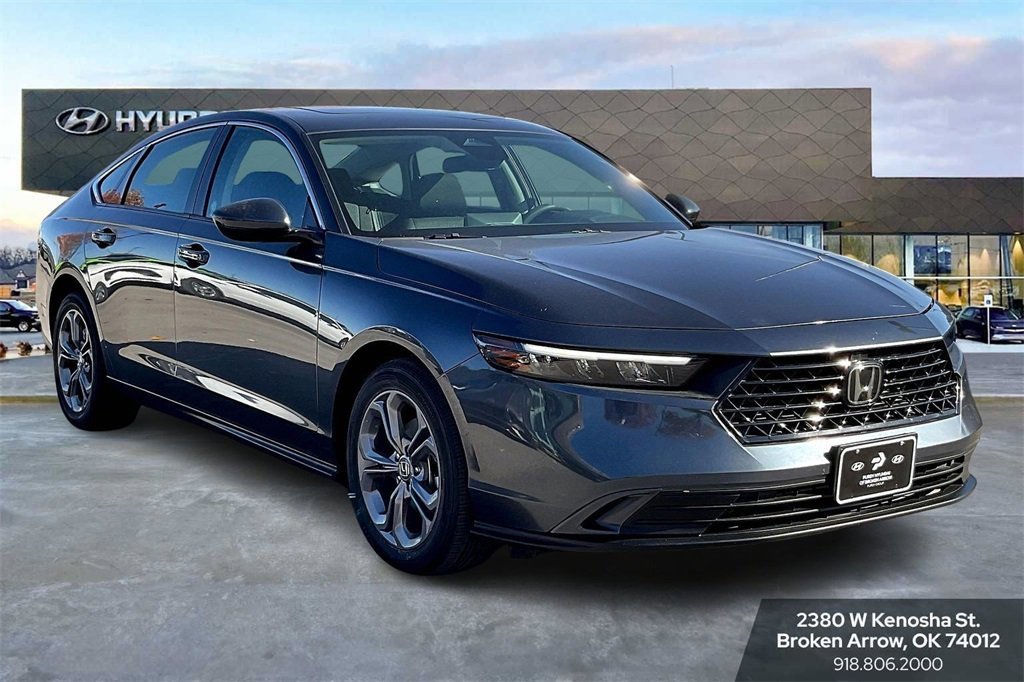 Used 2024 Honda Accord EX image 2