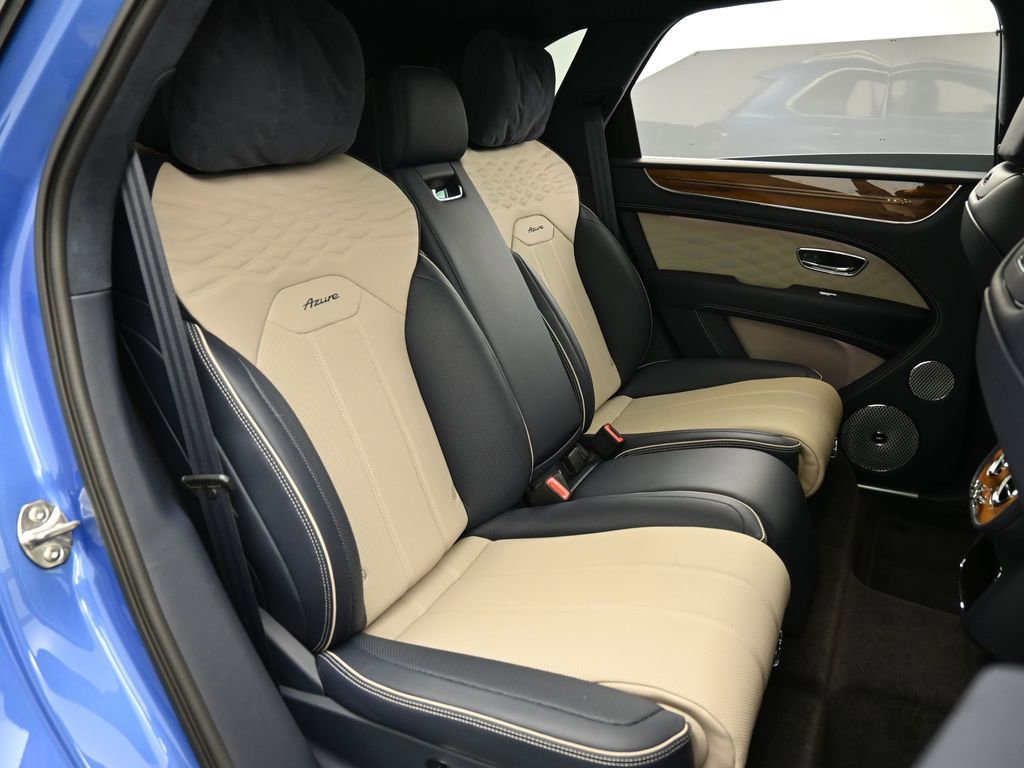 Used 2025 Bentley Bentayga AWD/4WD image 30