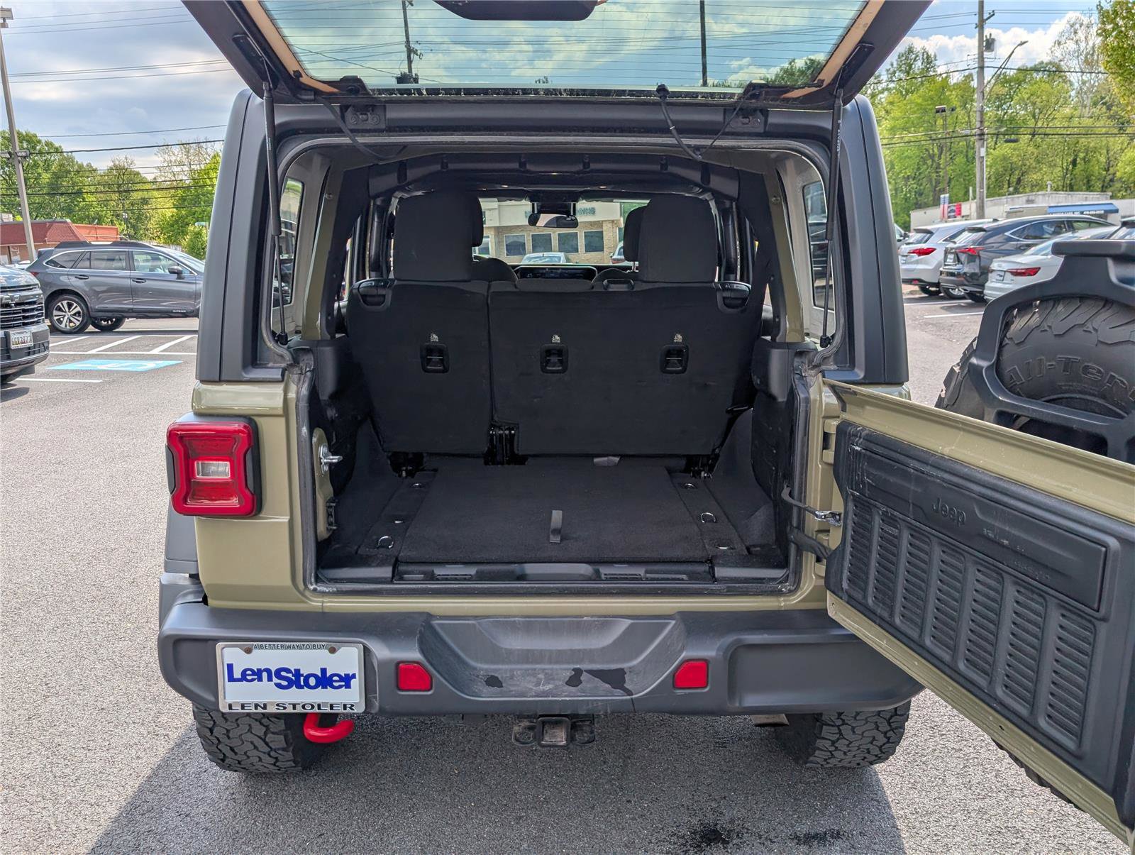 Used 2025 Jeep Wrangler Unlimited Rubicon AWD/4WD image 12