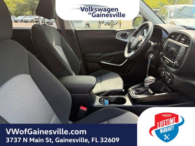 Used 2025 Kia Soul LX w/ LX Technology Package FWD image 9